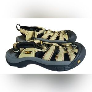 KEEN  Women's Size 9Sandals Yellow Waterproof Water shoes